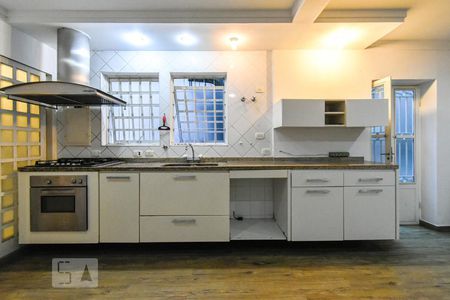 Casa à venda com 303m², 5 quartos e 4 vagas Casa à venda com 303m², 5 quartos e 4 vagasCobertura