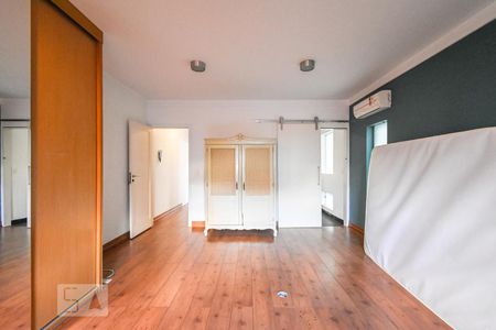 Casa à venda com 303m², 5 quartos e 4 vagas Casa à venda com 303m², 5 quartos e 4 vagasCobertura