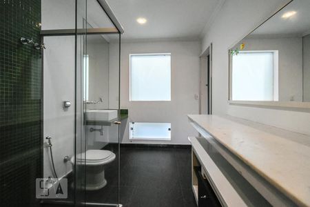 Casa à venda com 303m², 5 quartos e 4 vagas Casa à venda com 303m², 5 quartos e 4 vagasCobertura