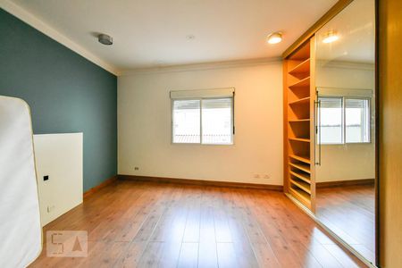 Casa à venda com 303m², 5 quartos e 4 vagas Casa à venda com 303m², 5 quartos e 4 vagasCobertura