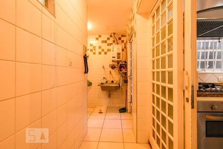 Casa à venda com 303m², 5 quartos e 4 vagas Casa à venda com 303m², 5 quartos e 4 vagasCobertura