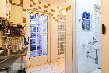 Casa à venda com 303m², 5 quartos e 4 vagas Casa à venda com 303m², 5 quartos e 4 vagasCobertura