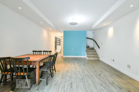 Casa à venda com 303m², 5 quartos e 4 vagas Casa à venda com 303m², 5 quartos e 4 vagasCobertura