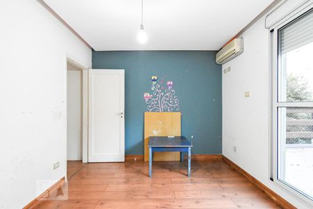 Casa à venda com 303m², 5 quartos e 4 vagas Casa à venda com 303m², 5 quartos e 4 vagasCobertura