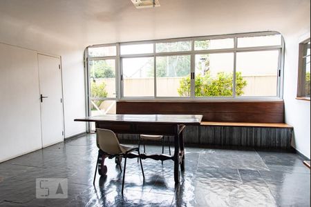 Apartamento à venda com 110m², 3 quartos e 3 vagas Apartamento à venda com 110m², 3 quartos e 3 vagasSala de reunião