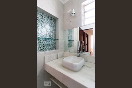 Apartamento para alugar com 75m², 2 quartos e 1 vaga Apartamento para alugar com 75m², 2 quartos e 1 vagaBanheiro da Suíte