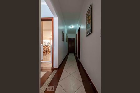 Corredor de casa à venda com 3 quartos, 180m² em Itaquera, São Paulo