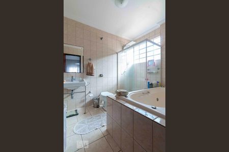 Casa à venda com 180m², 3 quartos e 4 vagasBanheiro Quarto 3 - Suíte