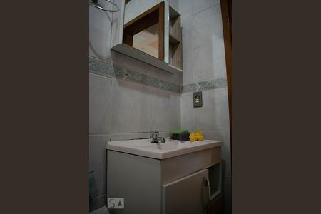 Casa à venda com 100m², 4 quartos e 2 vagasBanheiro