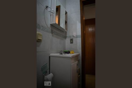 Casa à venda com 100m², 4 quartos e 2 vagasBanheiro