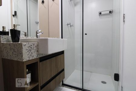 Banheiro de kitnet/studio para alugar com 1 quarto, 22m² em Jardim das Acacias, São Paulo