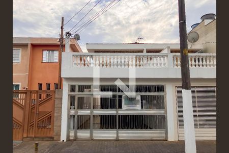 Casa à venda com 200m², 3 quartos e 1 vaga Casa à venda com 200m², 3 quartos e 1 vagaFachada