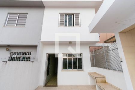 Casa à venda com 200m², 3 quartos e 1 vaga Casa à venda com 200m², 3 quartos e 1 vagaQuintal
