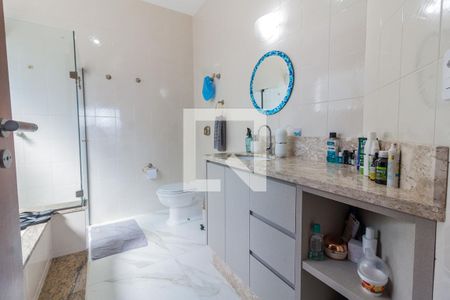 Casa para alugar com 330m², 4 quartos e 5 vagasBanheiro