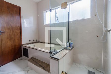 Casa para alugar com 330m², 4 quartos e 5 vagasBanheiro
