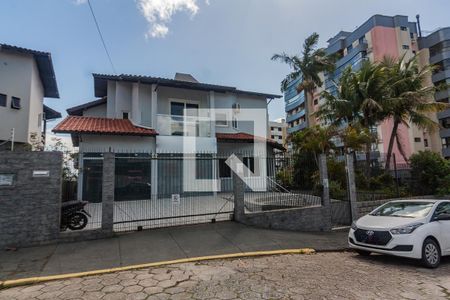Casa para alugar com 330m², 4 quartos e 5 vagasFachada