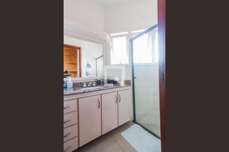 Casa para alugar com 330m², 4 quartos e 5 vagasBanheiro