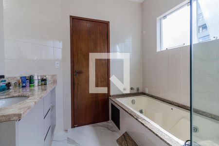 Casa para alugar com 330m², 4 quartos e 5 vagasBanheiro