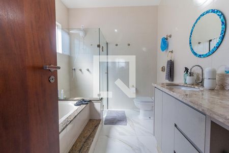 Casa para alugar com 330m², 4 quartos e 5 vagasBanheiro