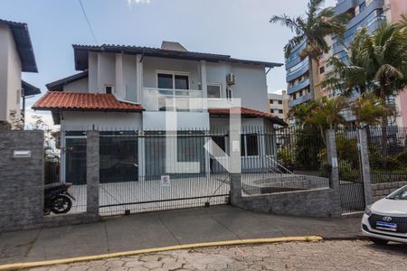 Casa para alugar com 330m², 4 quartos e 5 vagasFachada