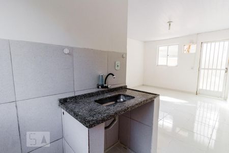 Sala/Cozinha de kitnet/studio para alugar com 1 quarto, 26m² em Pitangueiras, Rio de Janeiro