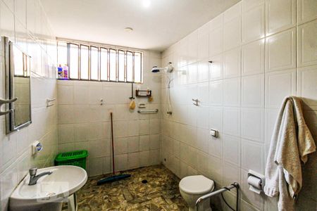 Banheiro de casa à venda com 3 quartos, 140m² em Jardim Aeroporto, São Paulo