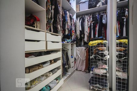 Apartamento à venda com 225m², 3 quartos e 1 vagaCloset