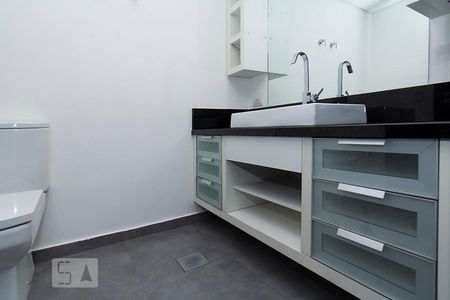 Apartamento para alugar com 145m², 2 quartos e 4 vagasDetalhe Banheiro Suíte 1