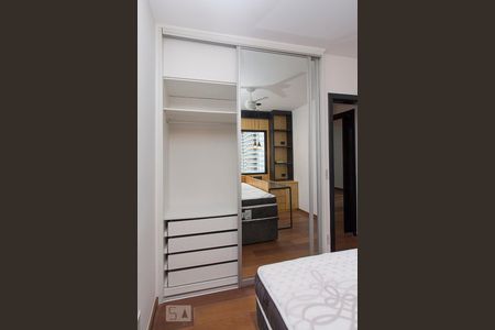 Apartamento para alugar com 145m², 2 quartos e 4 vagasQuarto Suíte 2 - Armários