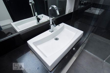 Apartamento para alugar com 145m², 2 quartos e 4 vagasDetalhe Banheiro Suíte 1