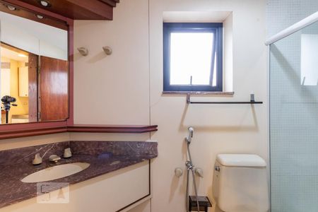 Banheiro de apartamento para alugar com 1 quarto, 40m² em Itaim Bibi, São Paulo