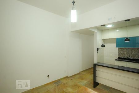 Sala de apartamento à venda com 2 quartos, 70m² em Leme, Rio de Janeiro
