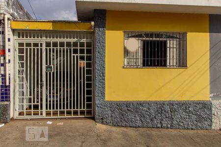 Casa à venda com 190m², 4 quartos e 1 vaga Casa à venda com 190m², 4 quartos e 1 vagaFachada