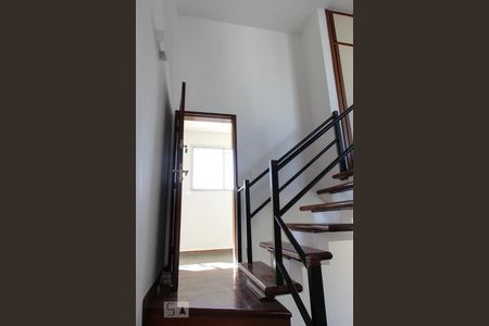 Apartamento para alugar com 55m², 1 quarto e 1 vagaEscada