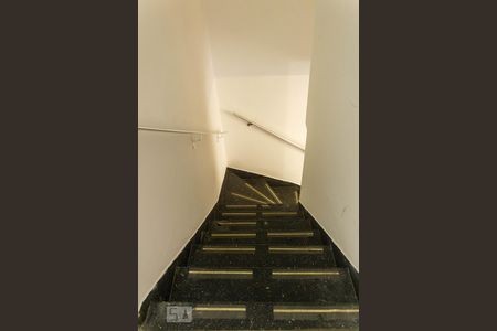 Casa à venda com 105m², 3 quartos e sem vagaEscadas