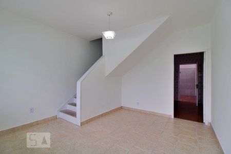 Sala de casa para alugar com 2 quartos, 120m² em Jardim Santa Terezinha, Taboão da Serra