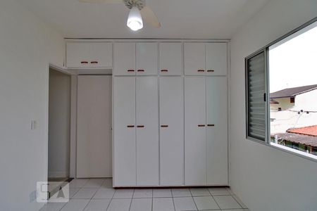 Quarto 1 de casa para alugar com 2 quartos, 120m² em Jardim Santa Terezinha, Taboão da Serra