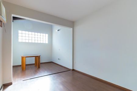 Casa à venda com 186m², 5 quartos e 6 vagas Casa à venda com 186m², 5 quartos e 6 vagasQuarto 2