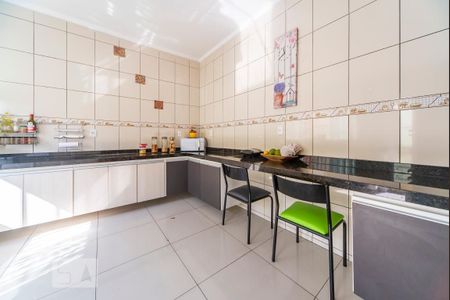 Casa à venda com 280m², 3 quartos e 2 vagasCozinha 
