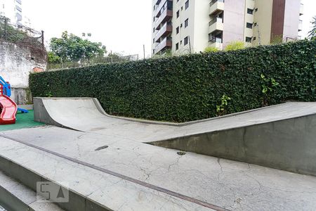 Apartamento à venda com 227m², 3 quartos e 2 vagas Apartamento à venda com 227m², 3 quartos e 2 vagaspista de skate