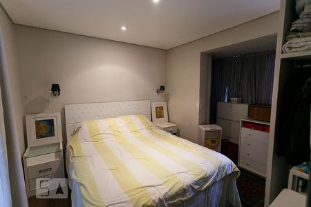 Apartamento à venda com 227m², 3 quartos e 2 vagas Apartamento à venda com 227m², 3 quartos e 2 vagassuíte