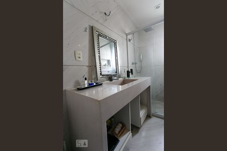 Apartamento à venda com 227m², 3 quartos e 2 vagas Apartamento à venda com 227m², 3 quartos e 2 vagasBanheiro da Suíte