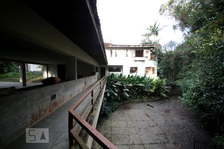 Casa à venda com 1300m², 5 quartos e 6 vagasGaragem - Área Lateral