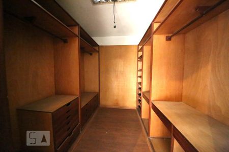 Casa à venda com 1300m², 5 quartos e 6 vagasSuíte 4 - Banheiro