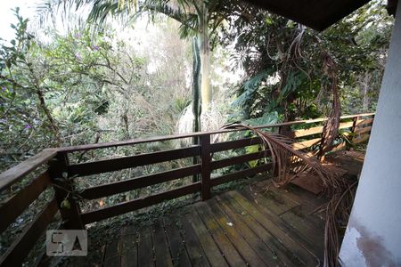 Casa à venda com 1300m², 5 quartos e 6 vagasCorredor -Terraço