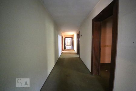 Casa à venda com 1300m², 5 quartos e 6 vagasCorredor