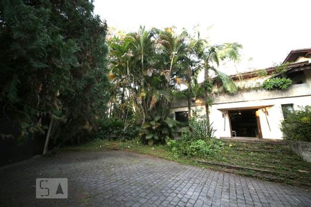 Casa à venda com 1300m², 5 quartos e 6 vagasEntrada 