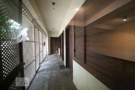 Casa à venda com 1300m², 5 quartos e 6 vagasQuartos de Serviço