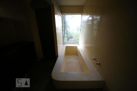 Casa à venda com 1300m², 5 quartos e 6 vagasSuíte 1 - Banheiro