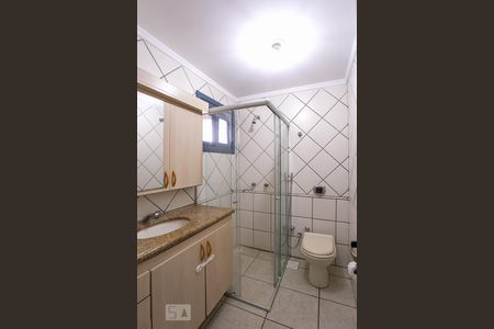 Banheiro de casa de condomínio à venda com 3 quartos, 196m² em Vila Assunção, Porto Alegre